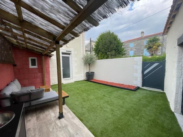 - Le Nuage - Unique, Espace Spa Privatif Et Jardin Avec Plancha Et Salon Privatif, Stationnement Public Gratuit Niort Esterno foto